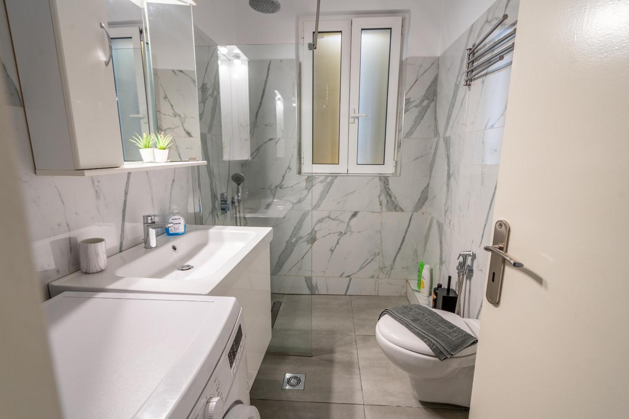 Psiri Gem From In Vivo Apartments- Spacious 1St Floor Apartment With Balcony In Athens' Historic Center Esterno foto