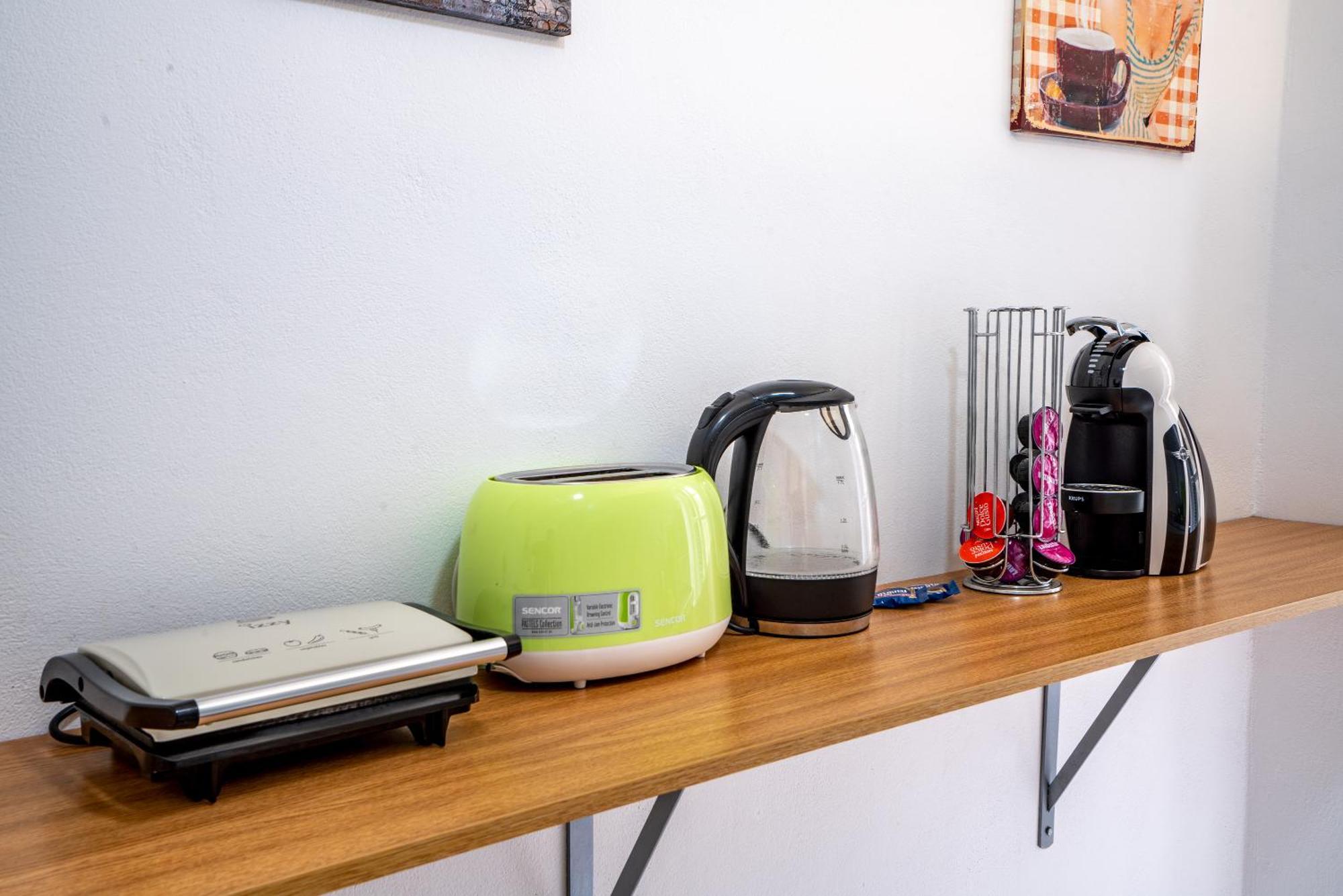 Psiri Gem From In Vivo Apartments- Spacious 1St Floor Apartment With Balcony In Athens' Historic Center Esterno foto