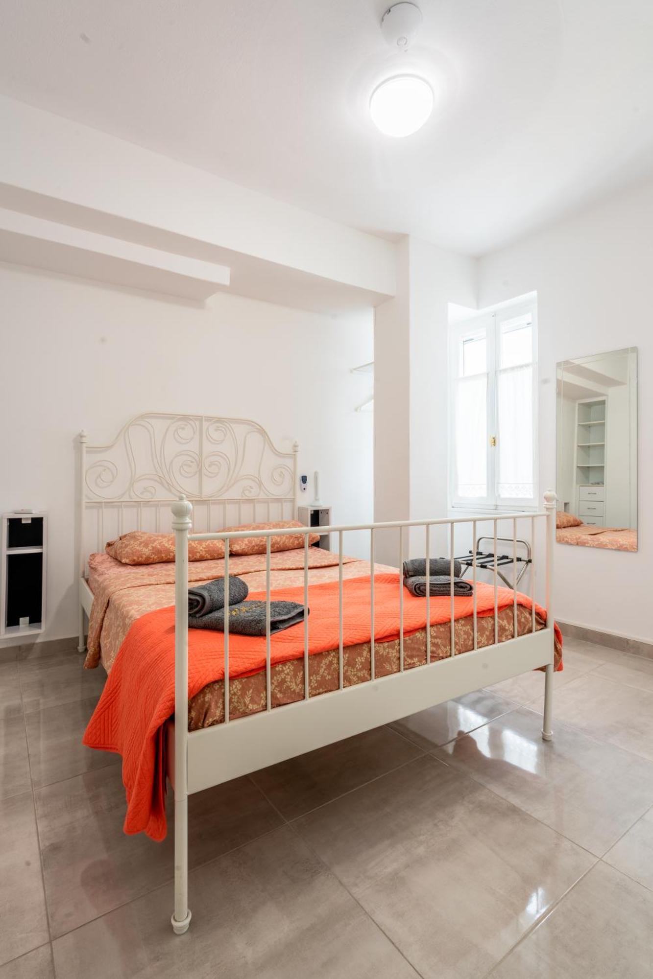 Psiri Gem From In Vivo Apartments- Spacious 1St Floor Apartment With Balcony In Athens' Historic Center Esterno foto